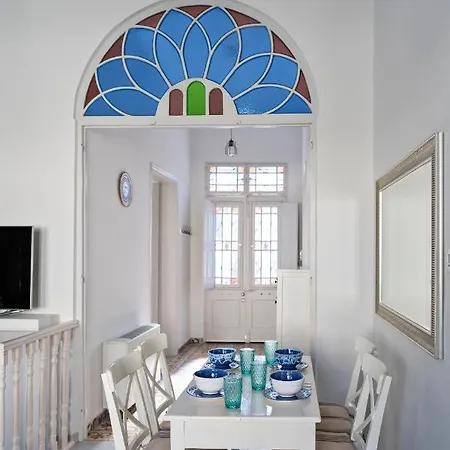 Beautiful Neoclassical House In Rhodes Town ヴィラ