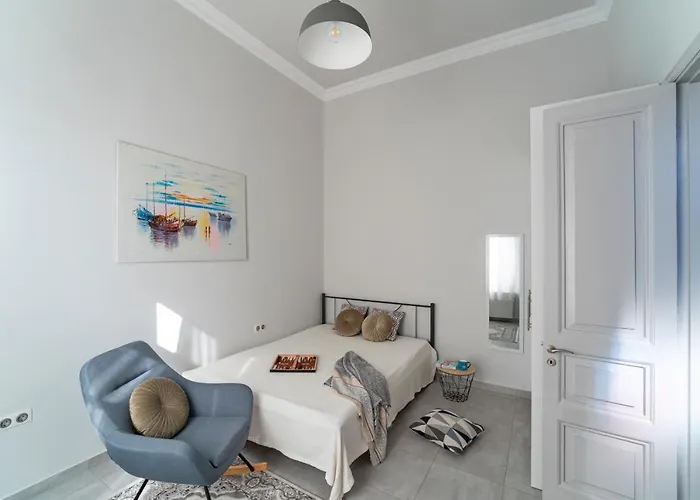 Beautiful Neoclassical House In Rhodes Town فيلة